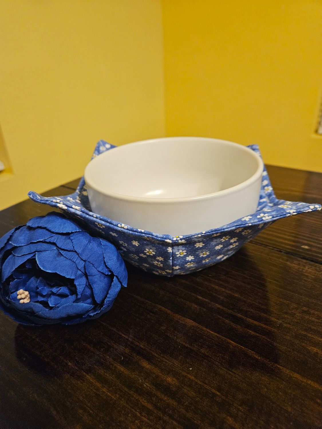 White &amp; Blue BG- Bowl Koozie