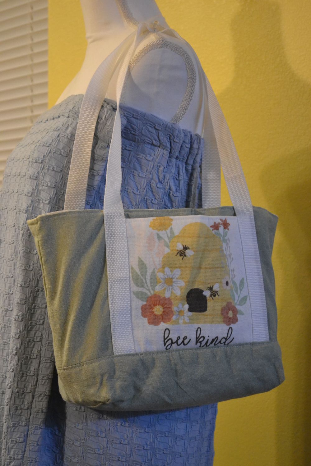 Totes - Small - Bee Kind