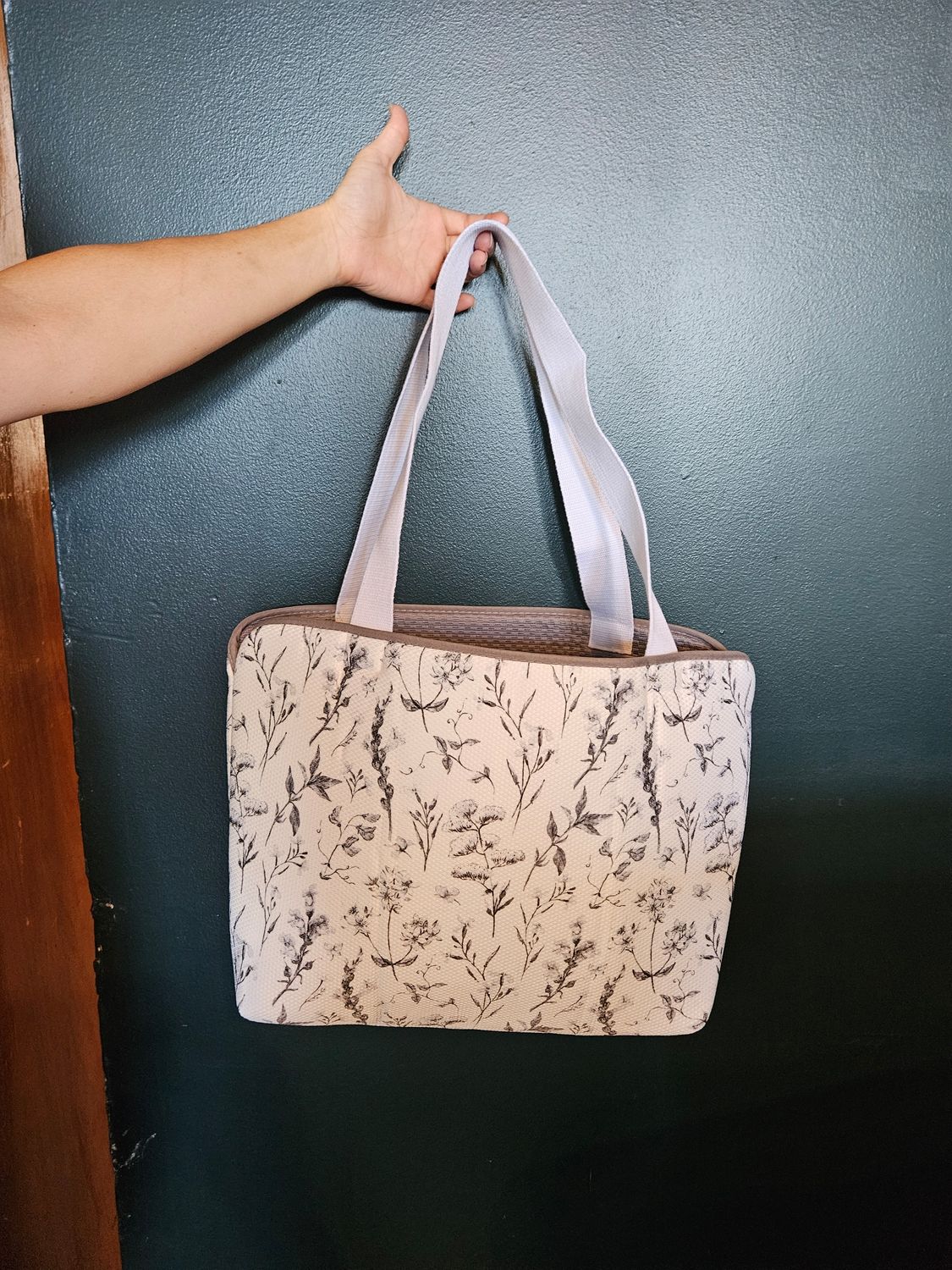 Totes - Large - White bg Floral