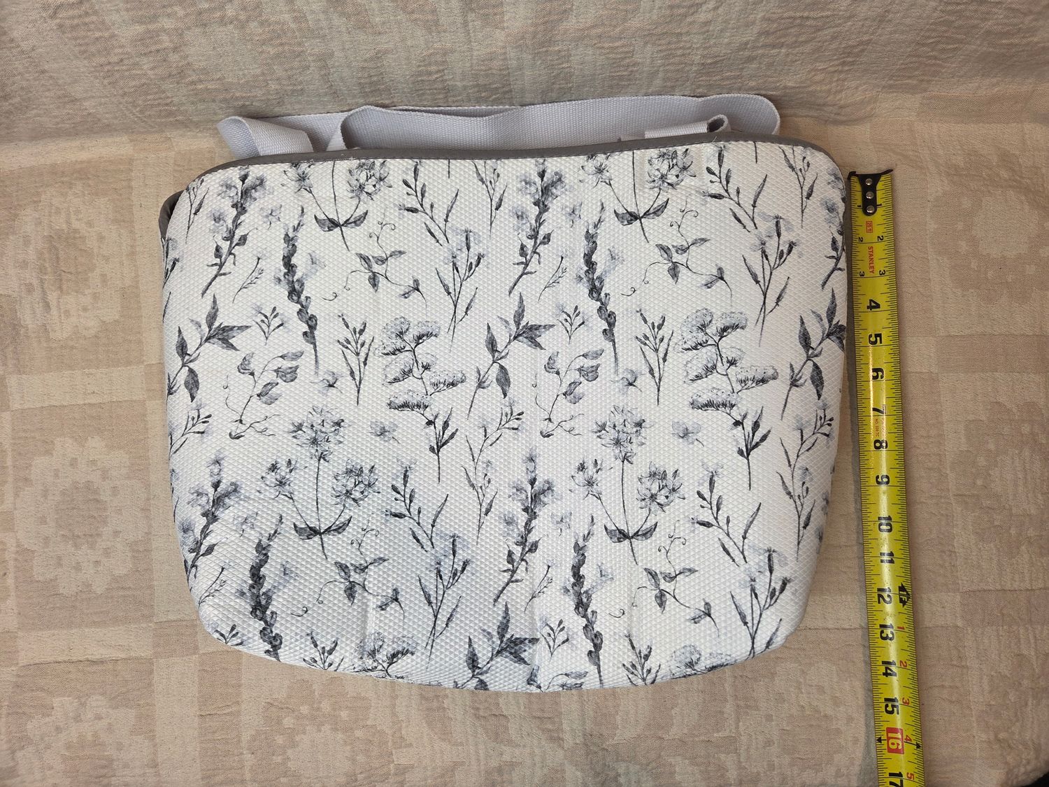 Totes - Large - White bg Floral