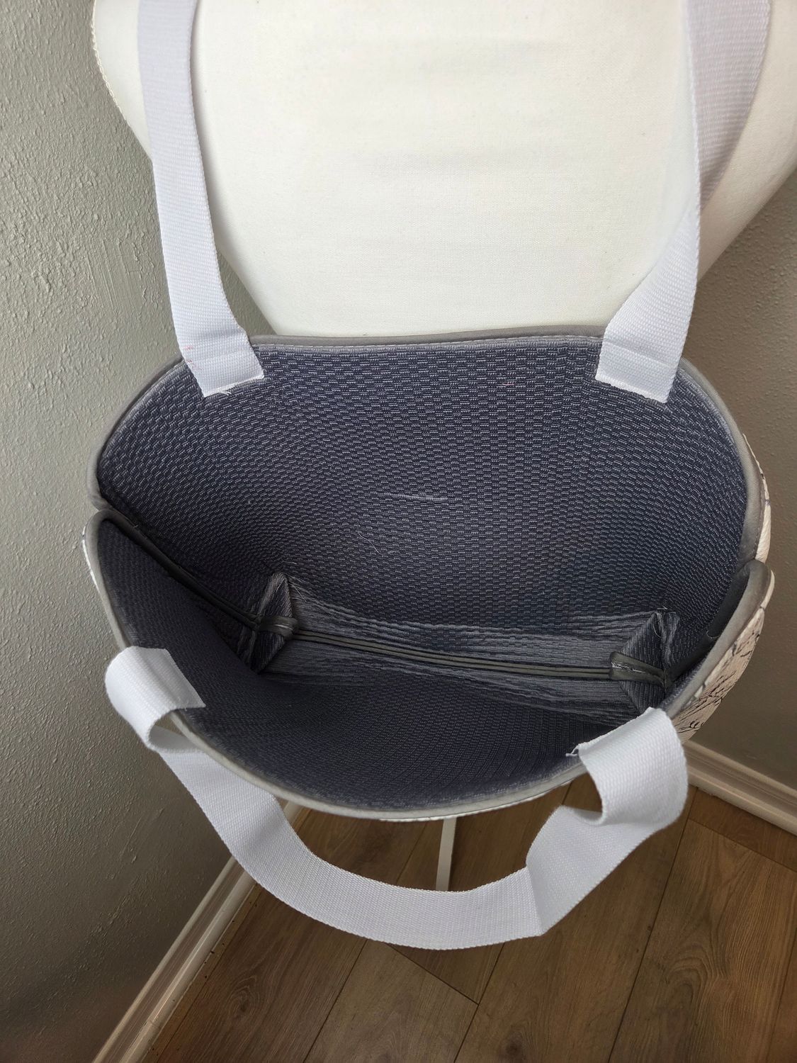 Totes - Large - White bg Floral