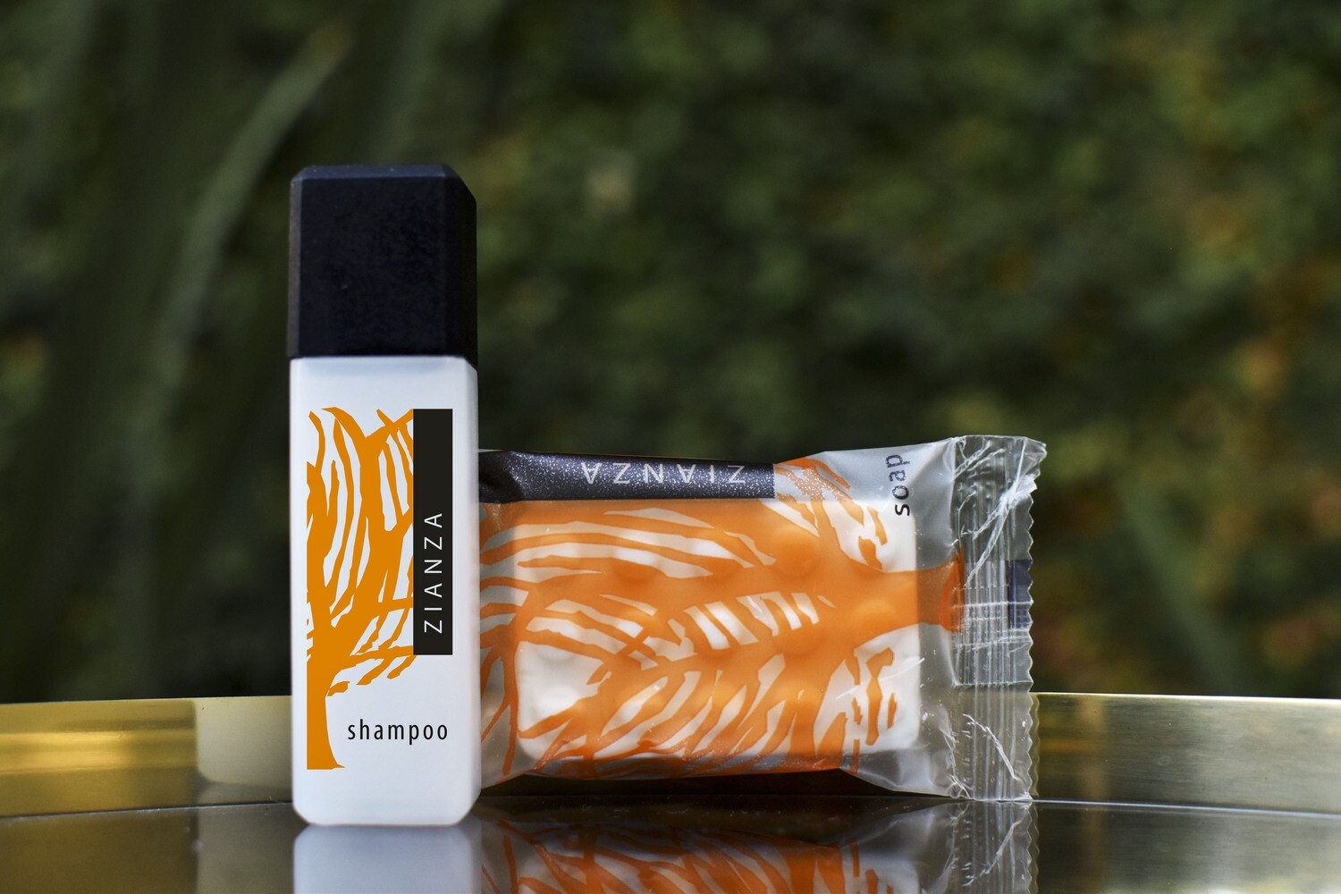 1 caja de KIT 1 de shampoo y jabon linea zianza