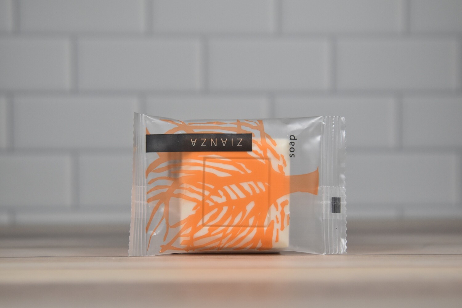 1 caja de 300 piezas de Jabón de 20 grs. Zianza. Aroma Cítrico Frutal