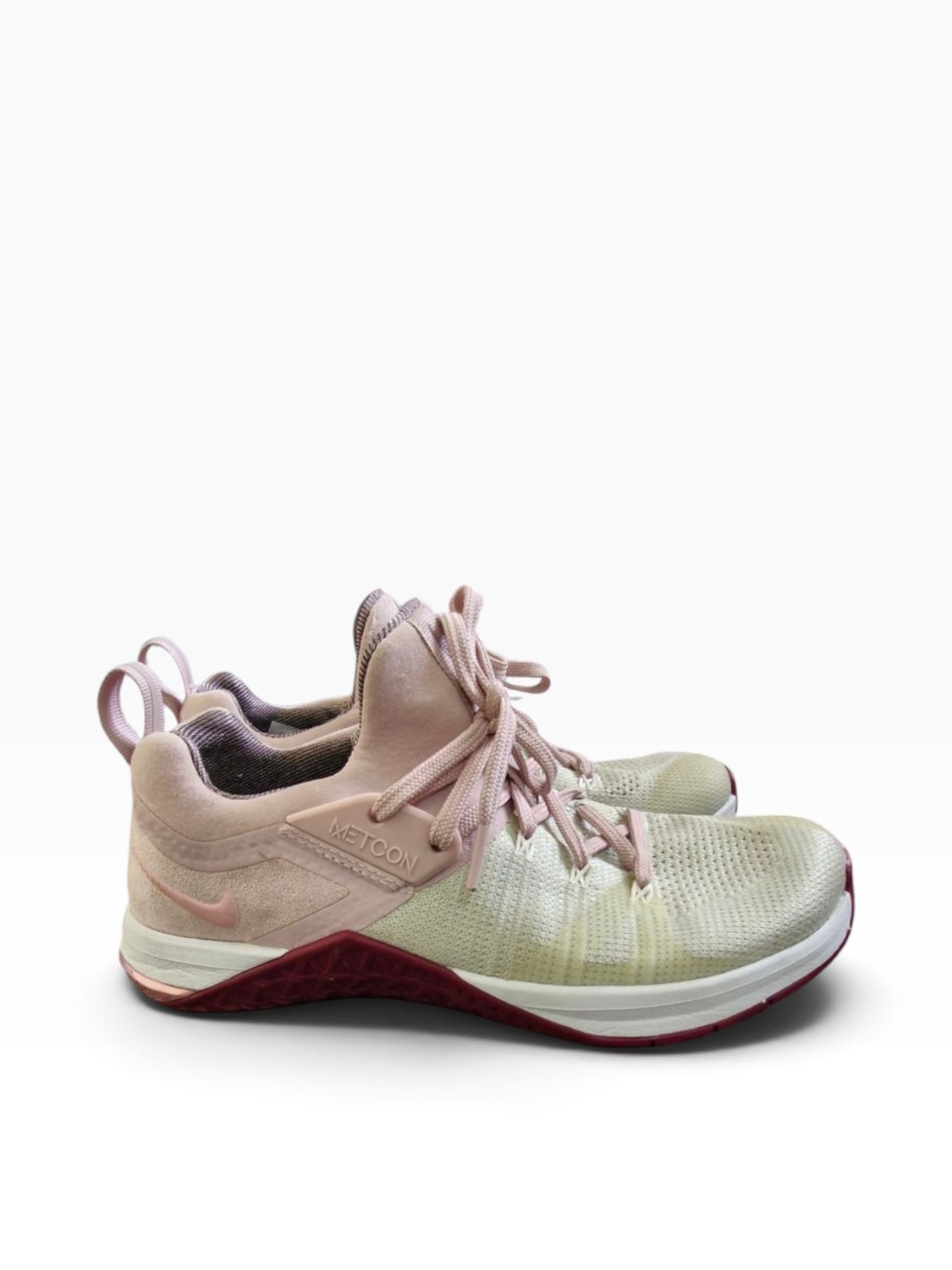 NIKE