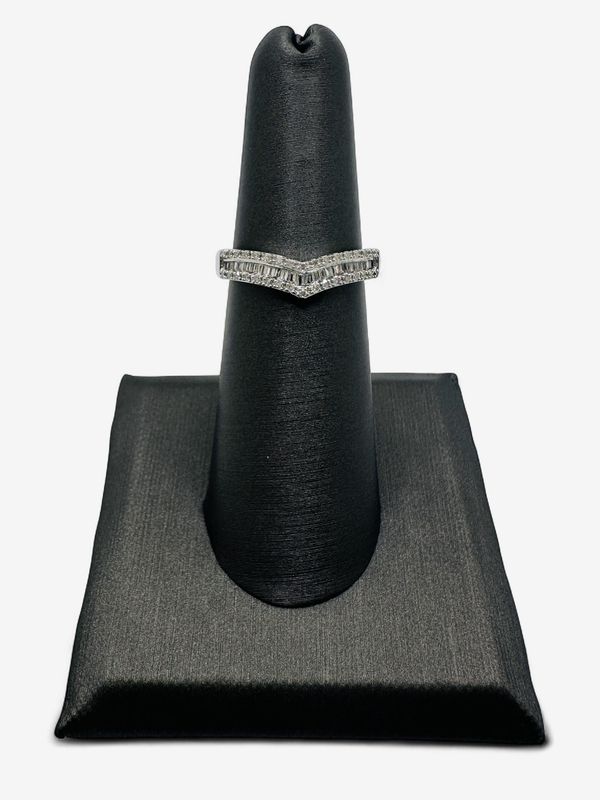 10k White Gold Previously Loved 1/4 ct Natural Baguette and Round Diamond Band
