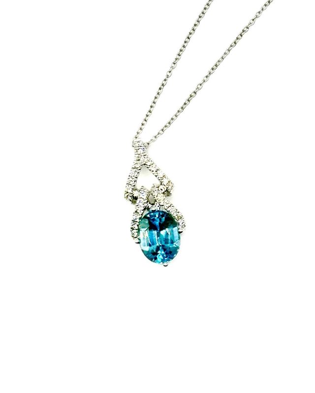 14k Vanilla Gold LeVian 1 7/8 Blueberry Zircon Necklace with Vanilla Diamond Sides