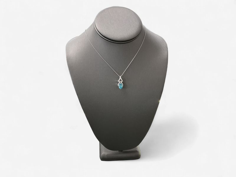 14k Vanilla Gold LeVian 1 7/8 Blueberry Zircon Necklace with Vanilla Diamond Sides
