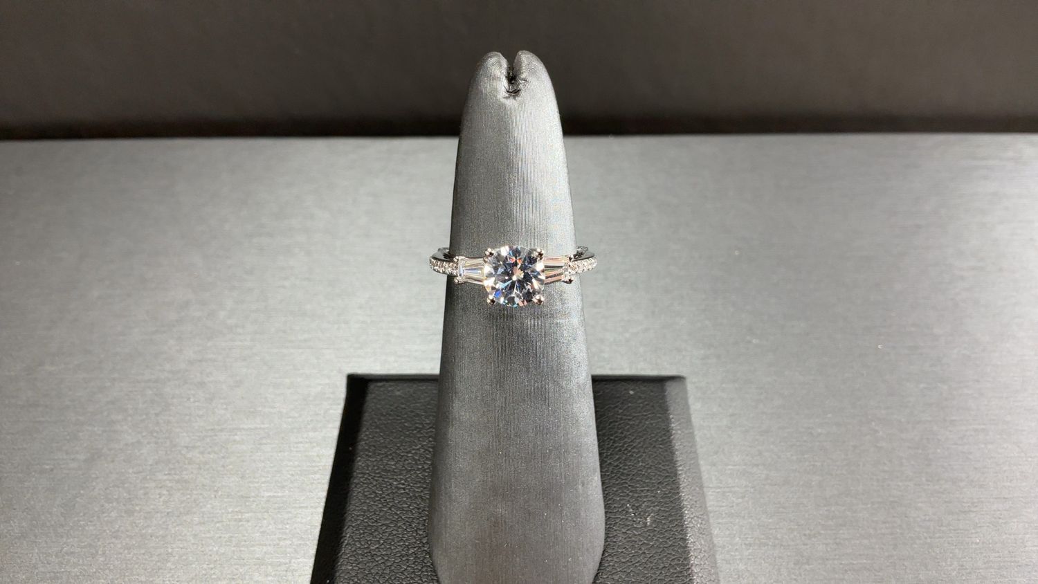 14k WG 5/8 crt dia semi mount