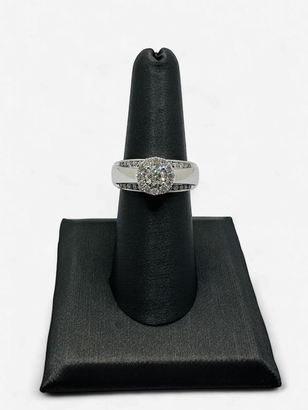 14k White Gold Previously Loved 1ct Natural Diamond Engagement Ring