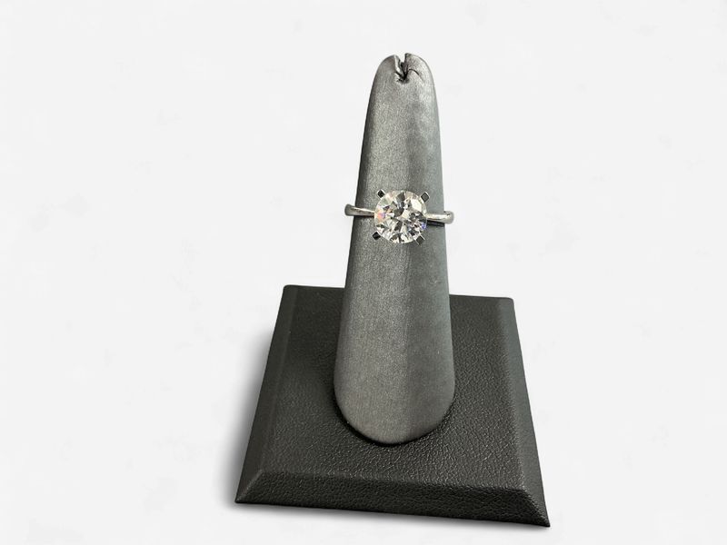 18wg Peekaboo Side Diamond Semi Mnt (center not included)