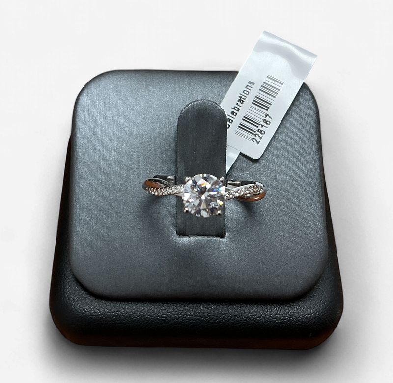 14wg 1/10 tdw Diamond Semi Mount (center sold separately)