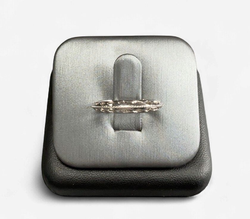 14wg Pierced Knife Edged Band