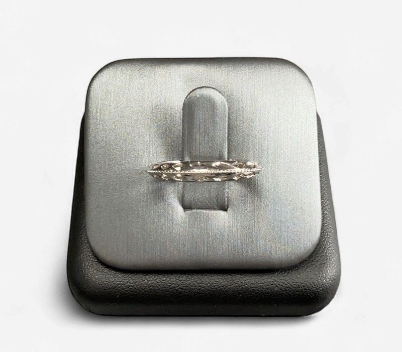 14wg Pierced Knife Edged Band