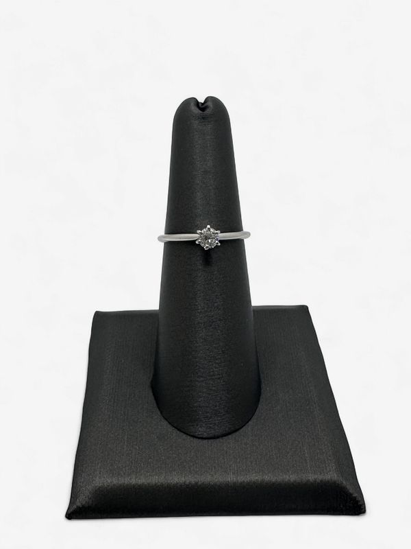 Previously Loved, 14k White Gold 1/5 ct Round Natural Diamond Solitaire Ring