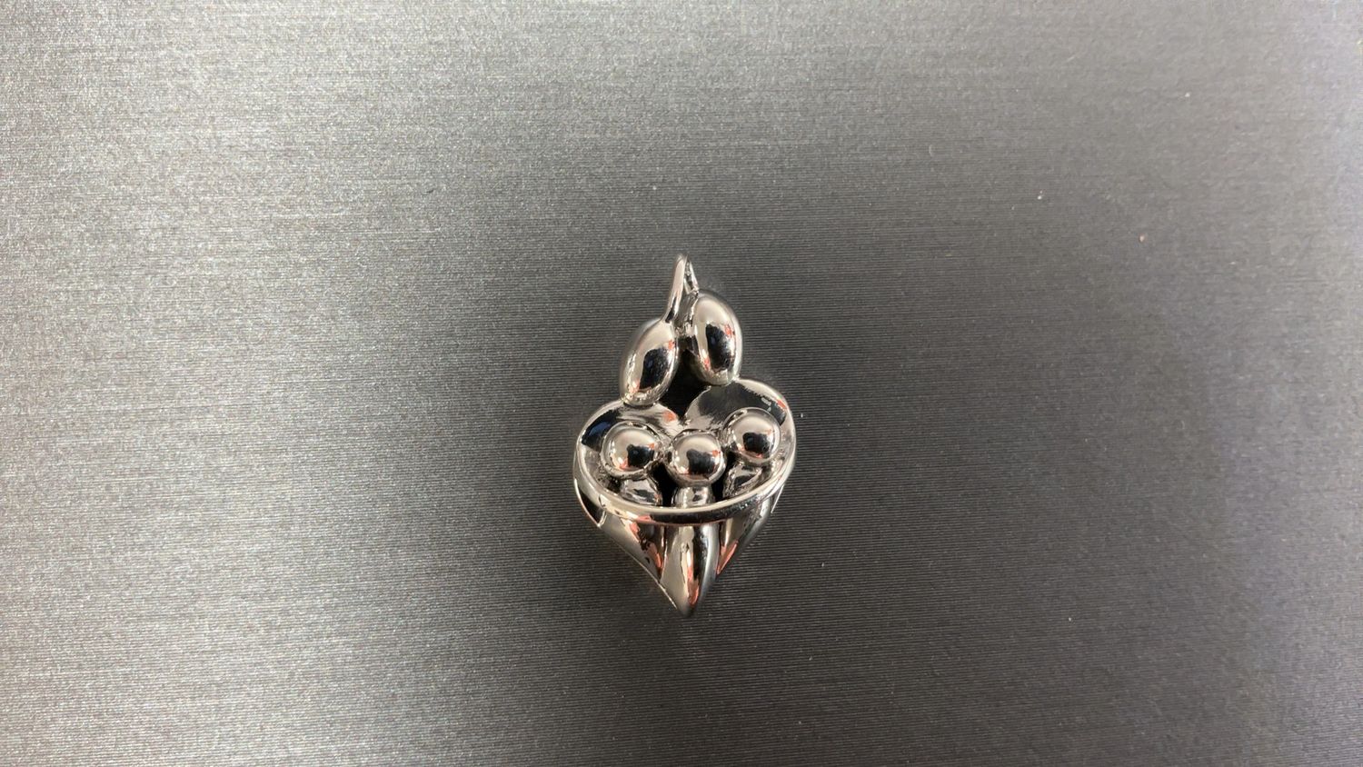 Silver mother child charm ( chain sold separately)