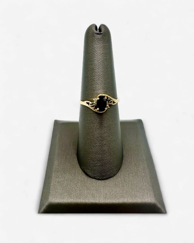 Pre-Loved 10k Yellow Gold Blue Sapphire ring, size 7