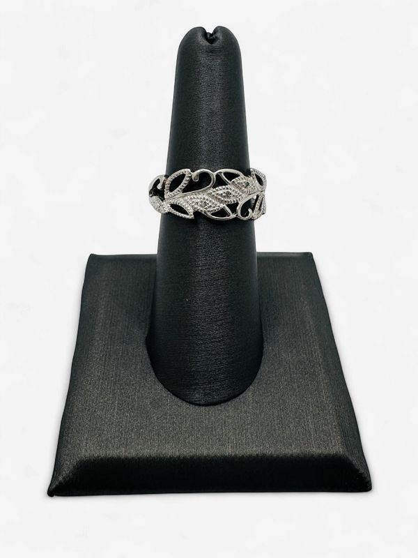 Pre- Loved Sterling Silver Floral Design Ring size 9
