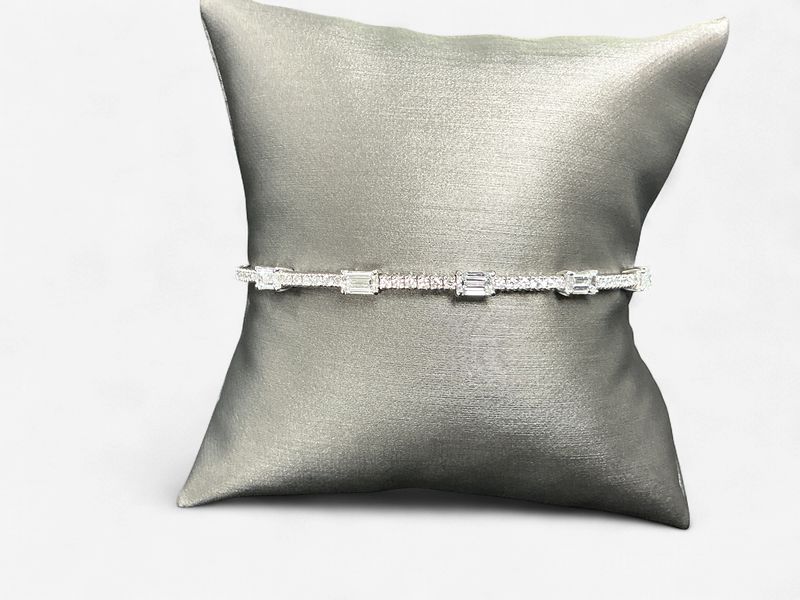 14k White Gold 2.40 Lab Grown Diamond Flex Bangle