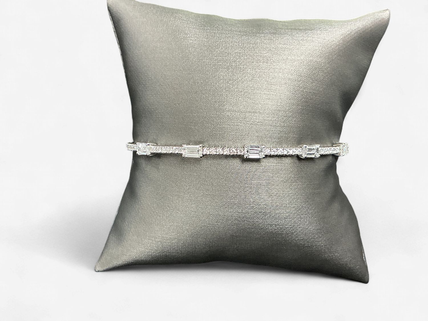 14k White Gold 2.40 Lab Grown Diamond Flex Bangle
