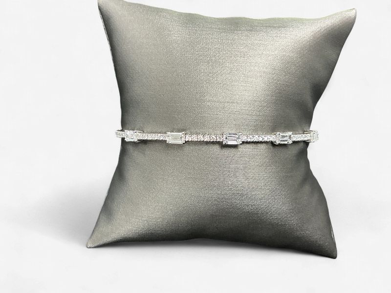 14k White Gold 2.40 Lab Grown Diamond Flex Bangle