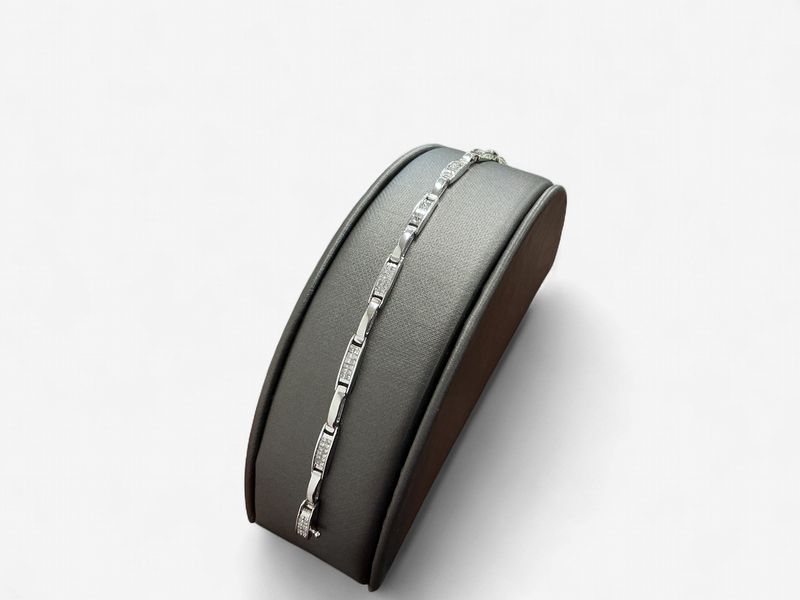 Previously Loved 14k White Gold Invisible Diamond Bar Bracelet