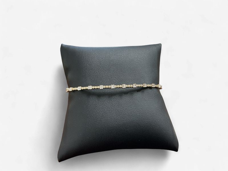 10k Yellow Gold Diamond Round and Baguette stones