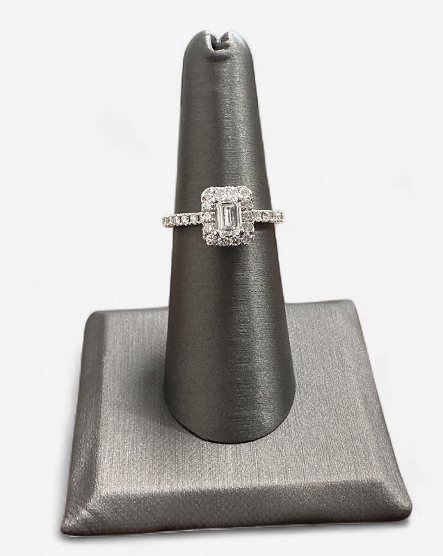 Pre- Loved 14k White Gold Neil Lane Engagement Ring 1-3/8 ct tw Emerald &amp; Round-Cut - Size 6