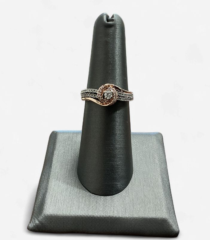 Pre-Loved 10k Two Tone Round Cut Diamond Swirl Engagement Ring- Size 6