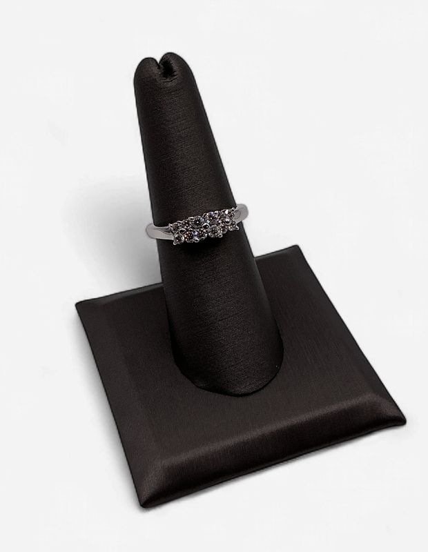 Pre-Loved 14k White Gold 1/2 ct Round Diamond Fashion Ring