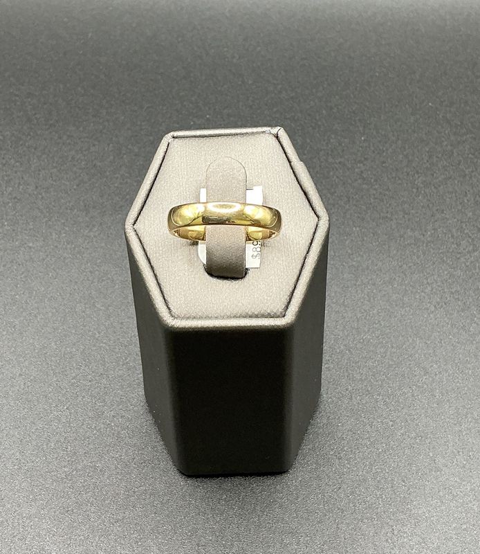 Pre-Loved 14k Yellow Gold 4 mm Band size 7.5