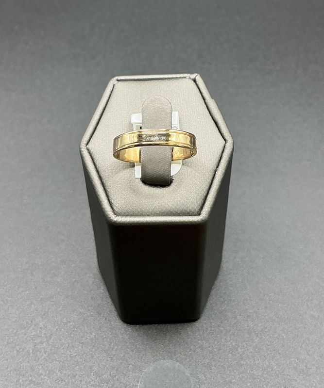 Pre-Loved 14k Yellow Gold 3.8 mm Plain Band- Size 8