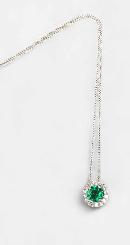 Sterling Silver Rnd Emerald Center stone with halo necklace