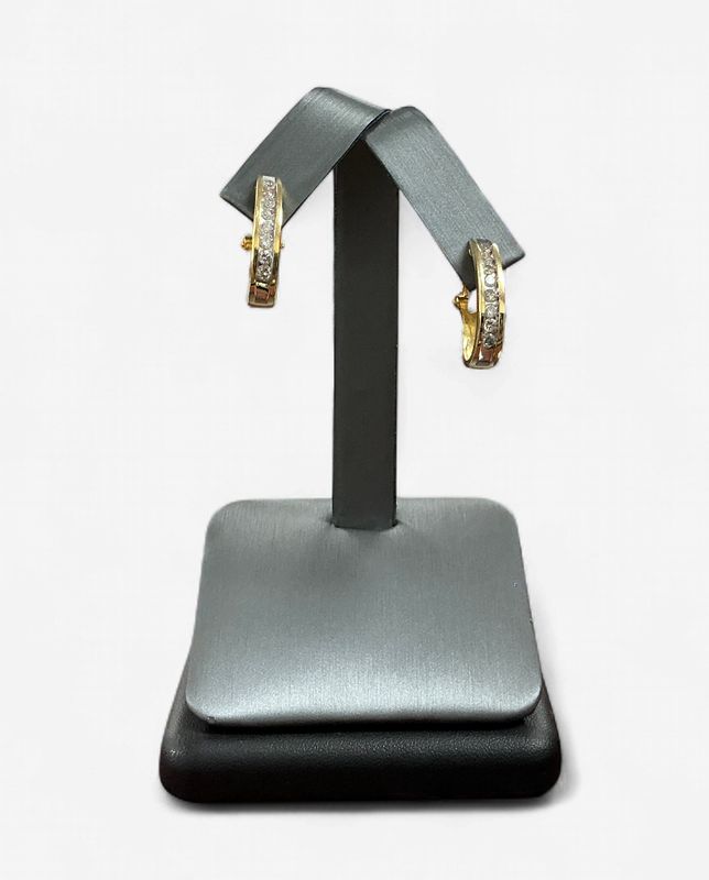 Previously Loved 14K Yellow Gold Diamond Oval Hoop Earrings