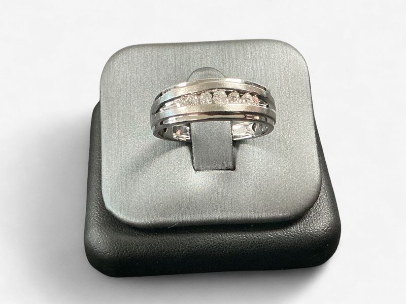 Pre-Loved 14k White Gold 1/4 ct Mens band