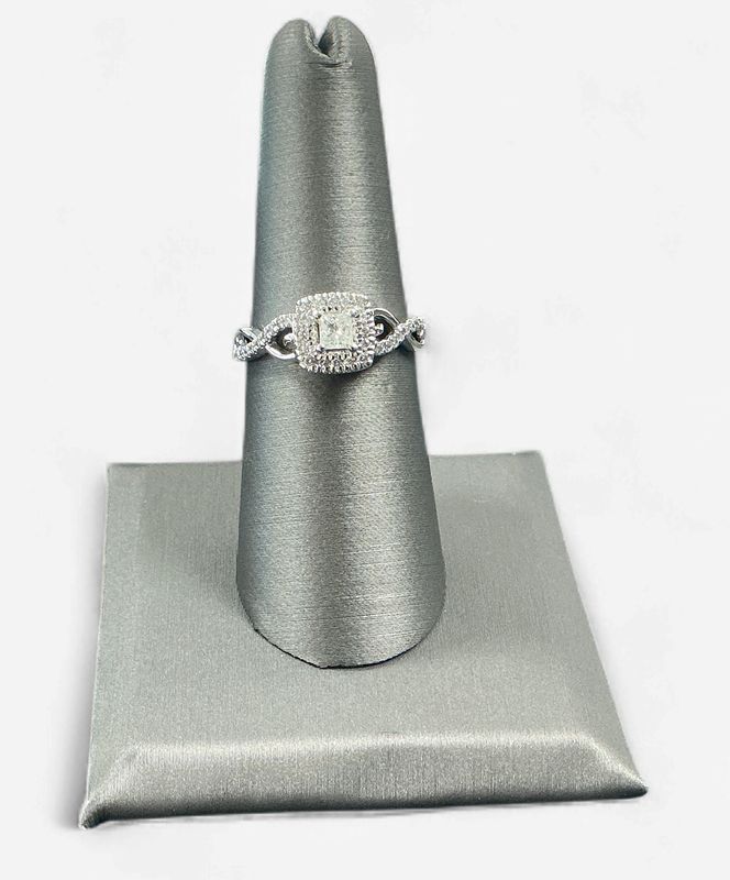 Pre-Loved 10k White Gold 3/8 ct Twist Infinity Engagement Ring