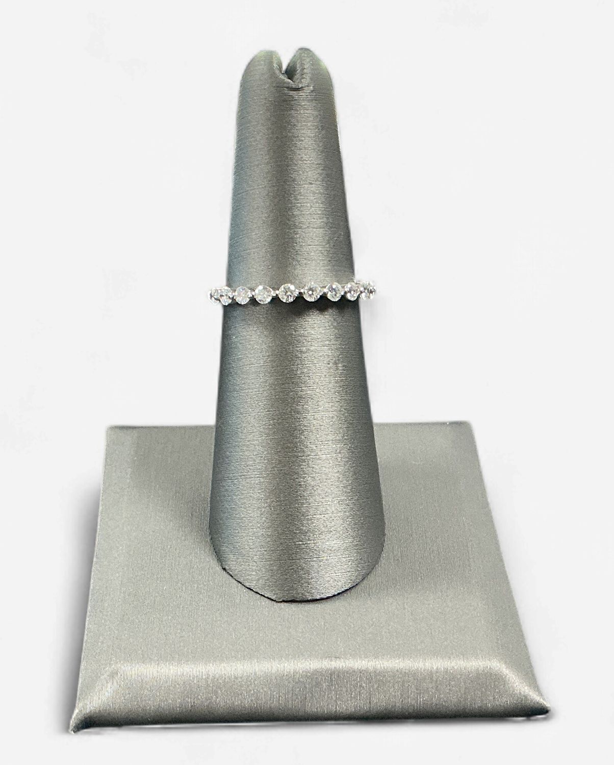 Pre-Loved 14k Leo 1/2 ct Diamond Band