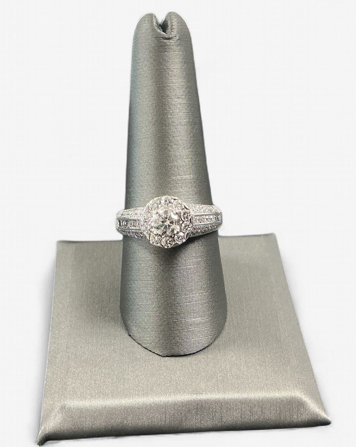 Pre-Loved 14K Halo Engagement Ring