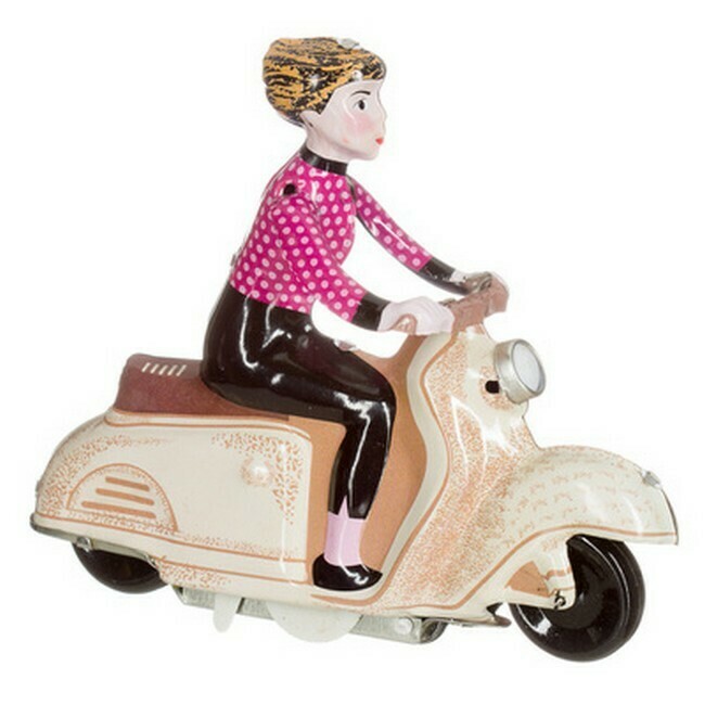 Meisje op scooter, beige.