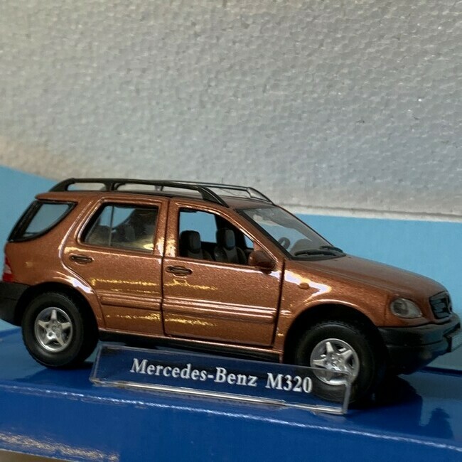 Mercedes Benz M320