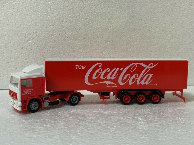 Volvo F12 Koffersattelzug