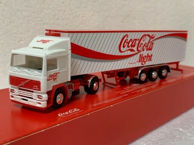 Volvo F12 met trailer Coca Cola