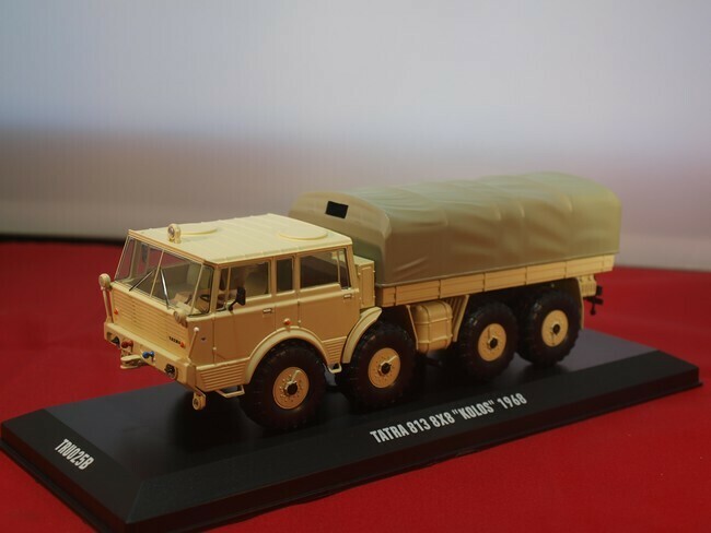 Tatra  813