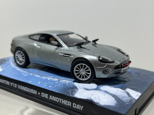 James Bond - Aston Martin V12 Vanquish