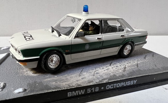 James Bond - BMW 518