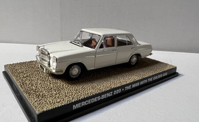 James Bond - Mercedes Benz 220