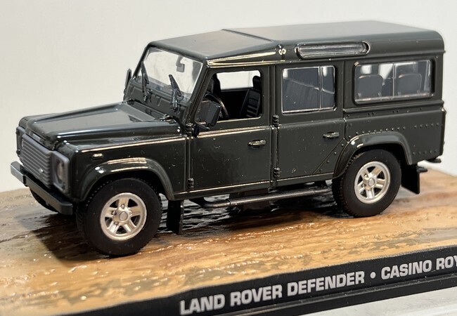 James Bond - Land Rover Defender