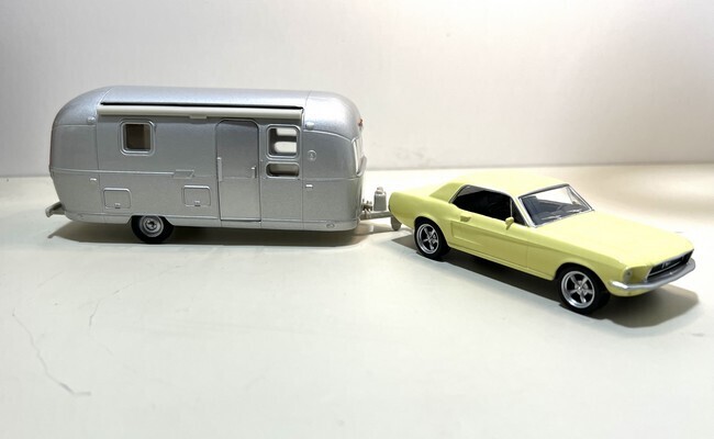 Ford Mustang met Airsteam caravan