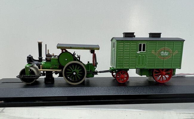 Aveling &amp; PorterRoad roller met werfkeet