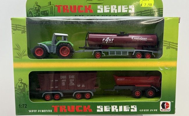 Tractor met 3 aanhangwagens
