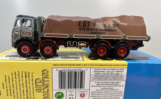 ERF - 8 wielen plateau wagen met vracht